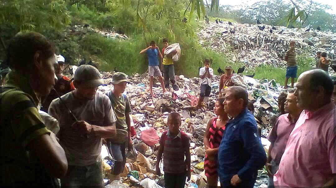 Los alcaldes de la zona del Mocotíes, Guaraque y de Alberto Adriani se reunieron con @RammonGuevaraMRD en el vertedero de desechos de Onia