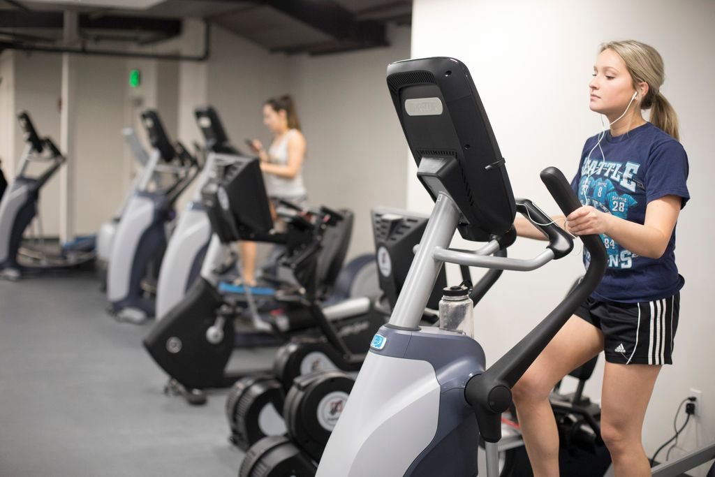 WSU_UREC's tweet photo. UFIT 4.0 is a free exercise program for WSU students. By completing the program and submitting an essay, you could win a $1,000 scholarship from ASWSU or prizes from GPSA. #UFIT4.0 https://t.co/XpvTgJ8KEJ https://t.co/gcpa22US5P