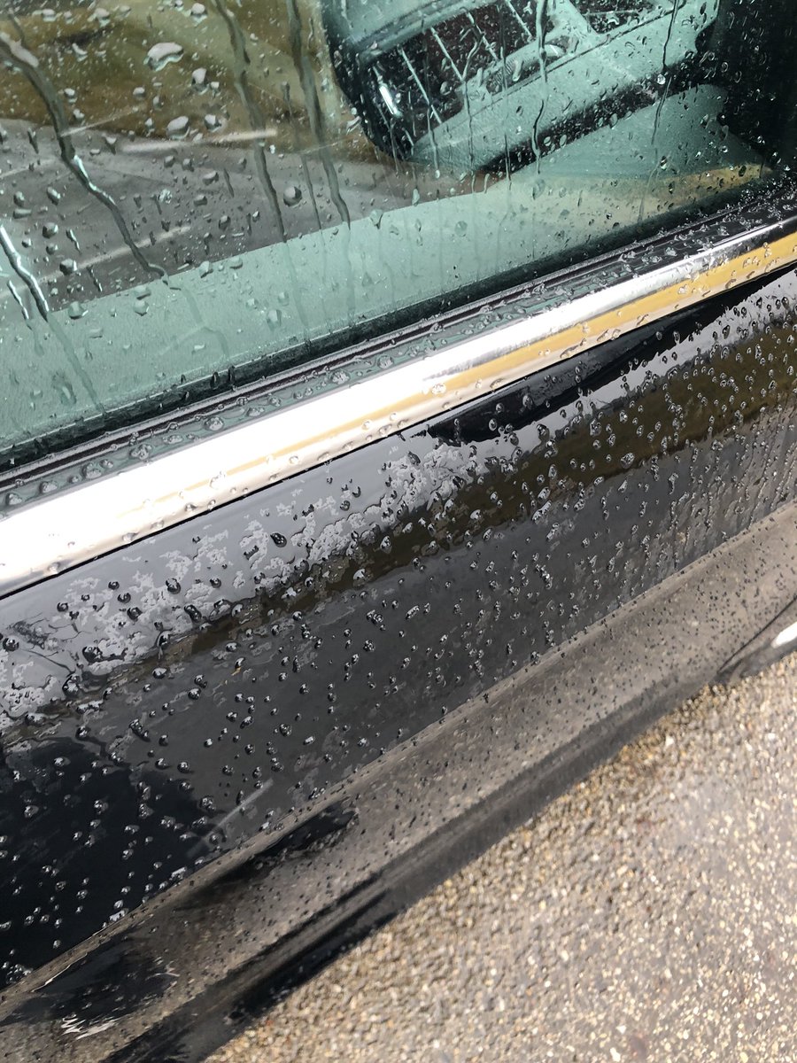 alonczak's tweet photo. @NWSILN rain just changing over to sleet in grove city https://t.co/vvLNy2cIlx