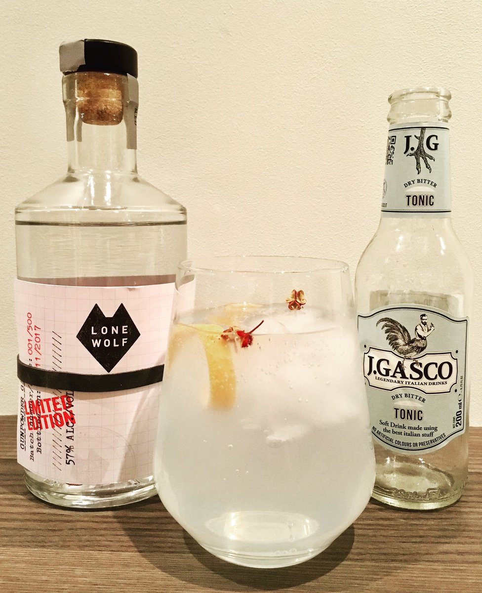 @LoneWolfSpirits Navy Strenght Gin, <a href="/jgascomixers/">J.Gasco</a> Tonic, grapefruitpeel &amp; sechuan pepper to subvert the status quo 💣