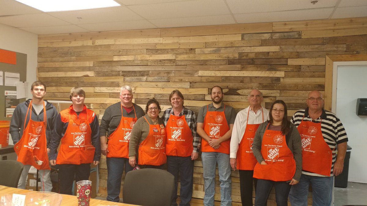 meret0565's tweet photo. New hire orientation with Val at #THD6989. Welcome to the team! @jreed4401 @milsonwheels55 @LMcmilian @ValDaMASM https://t.co/PnhyfX24oW