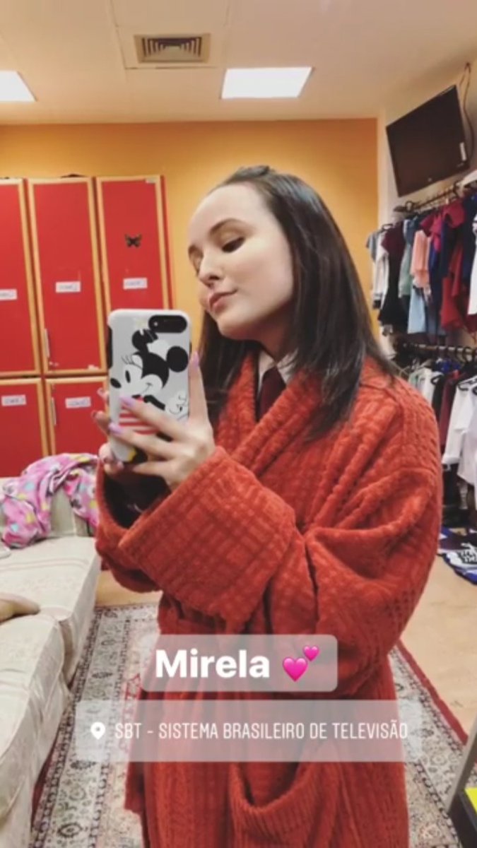 Já estava com saudades desses stories no SBT AAAA #BoyChicleteNoTVZ <a href="/larimanoela/">Larissa Manoela 🌟</a>