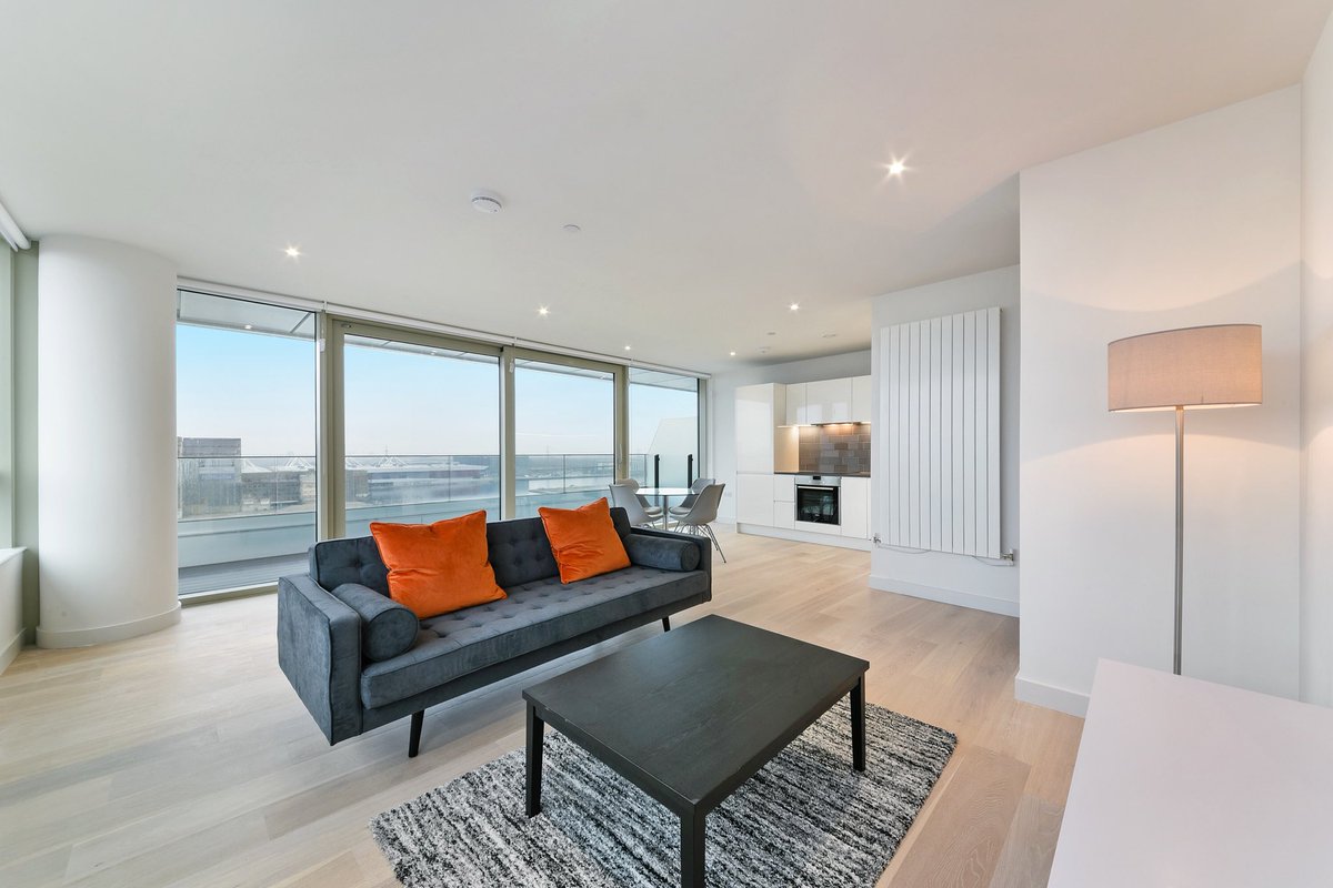 gracedavies's tweet photo. Very happy to have a gorgeous new (unfurnished) home in London. I’m a very lucky girl and can’t wait to move in! 💕⭐️ https://t.co/NnDyXQIcMN