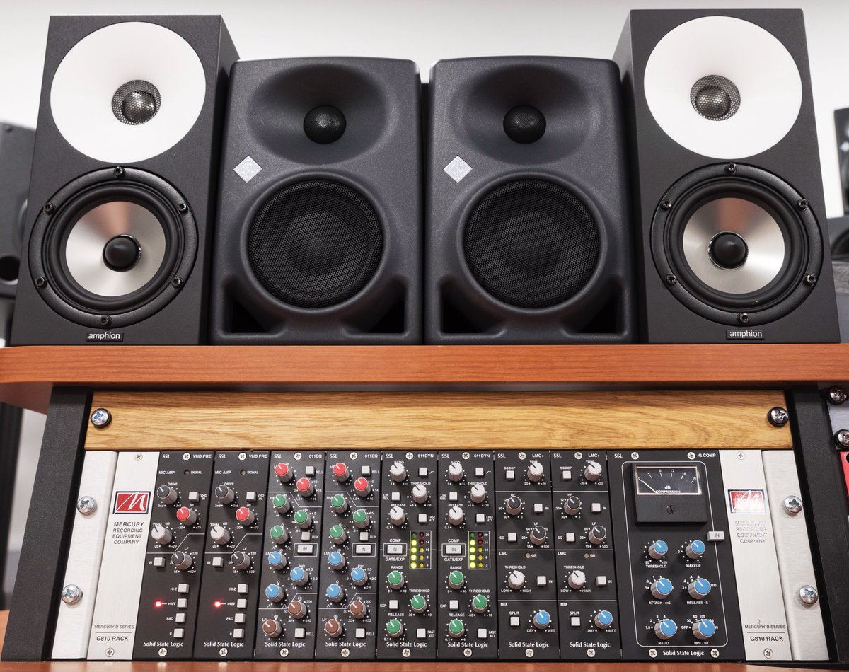 Studiocare's tweet photo. #Mercury 10 slot #500series rack, Fully loaded with
#SSL #611DYN #ESeries #Dynamics #611EQ #EQ
#GComp #StereoBus #Compressor
#LMC+ #Classic #Listen Mic Comp
#VHD Pre #MicPre
#Amphion One12 #Studio #Monitors
#Neumann #KH80 DSP #monitor #loudspeaker
@solidstatelogic @amphion_fi https://t.co/rs85YznQov