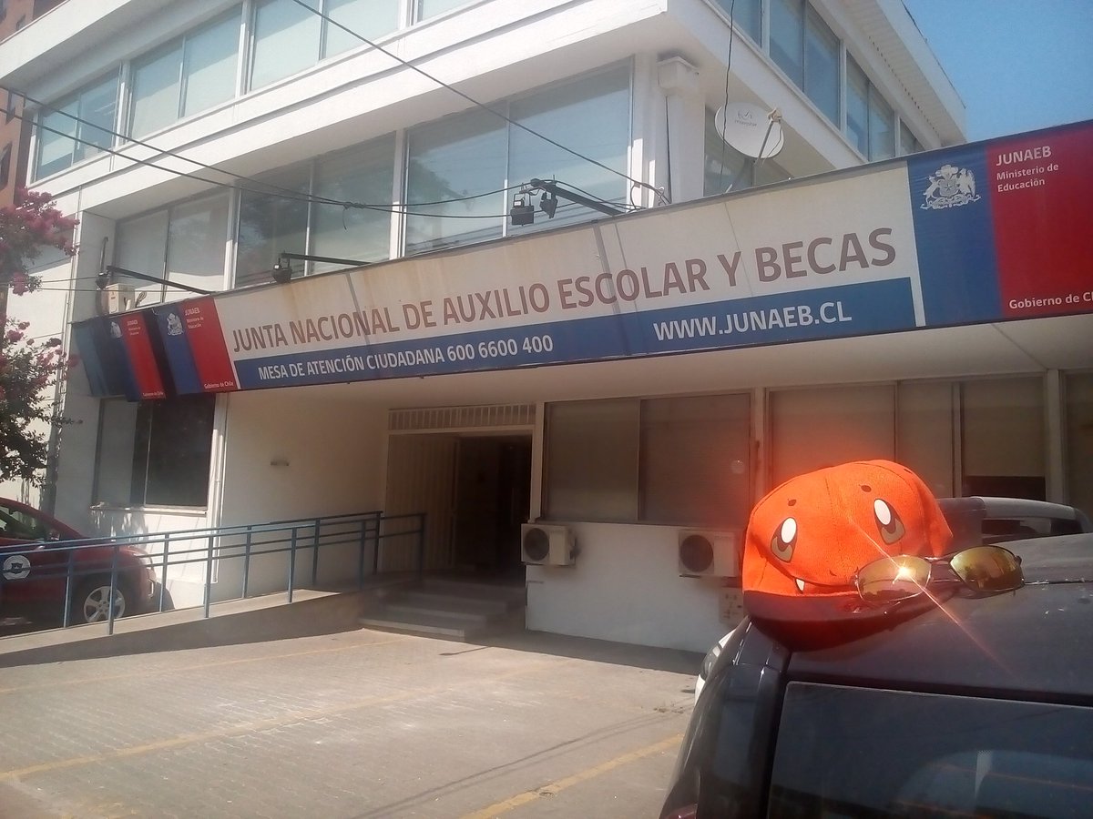 MinisterioDeEd3's tweet photo. @ministerioileg1 Visitando a @Junaeb_RM 

TODOS SOMOS INDIGENAS!!
AHORA DIME QUE TIPO DE INDIGENAS SOMOS LOS CHILENOS/VASCO/??????
@Mineduc tarea para tu casa? 
O lo resolverá como siempre la   P.D.T.I.

No fueron capaces de apoyar a un estudiante del sur de chile. https://t.co/jn24gXqxVn