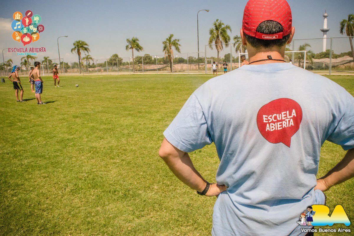 ¡Nuevos espacios! Sumamos el PARQUE INDOAMERICANO a los predios de Vacaciones en la Escuela. Deportes y recreación para que jóvenes disfruten y sigan aprendiendo en sus vacaciones #Verano2018 #CiudadEducadora <a href="/Soledad_Acunia/">María Soledad Acuña</a> <a href="/andreabruzos/">Andrea Bruzos</a> <a href="/EdFisicaCABA/">Nestor Hatchadourian</a>