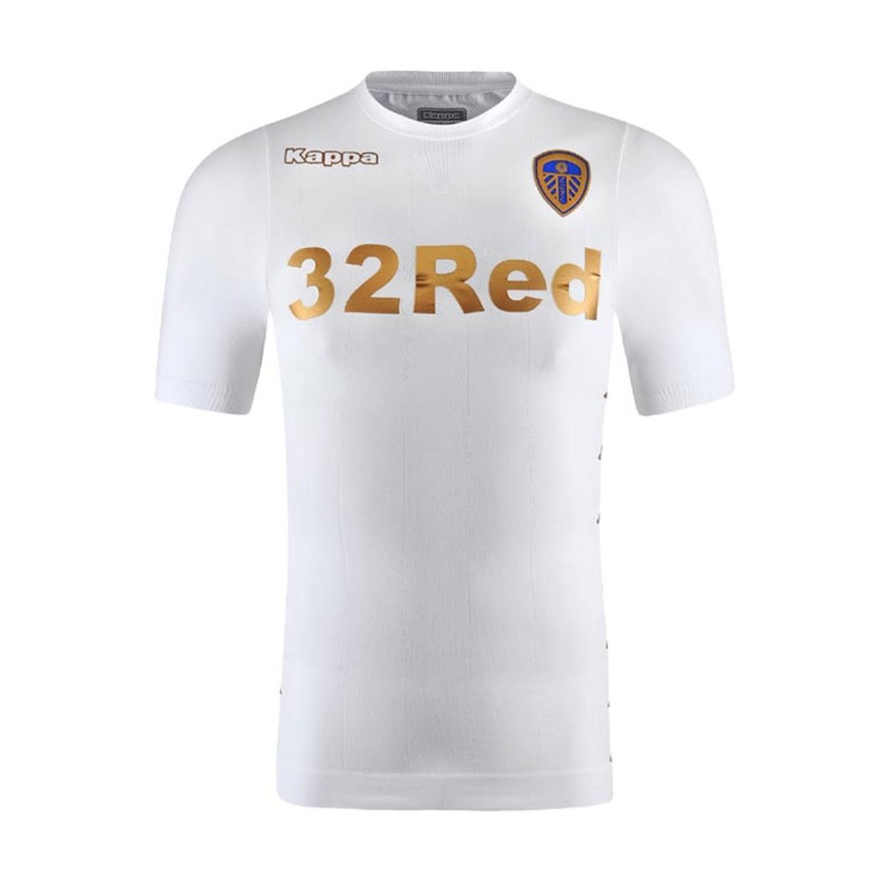 EllandRoadHQ's tweet photo. We're giving away a Leeds shirt! Retweet by 20th January for a chance to win. Winner will be contacted then. https://t.co/zE1bIfiz6H