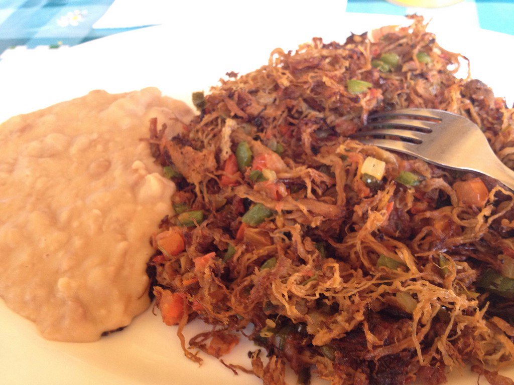 Y si nos vamos este fin a Mocorito a degustar su típico chilorio, machaca y chorizo, de postre unos jamoncillos de leche. 🤤🍴 #VenAComer #BuenProvecho