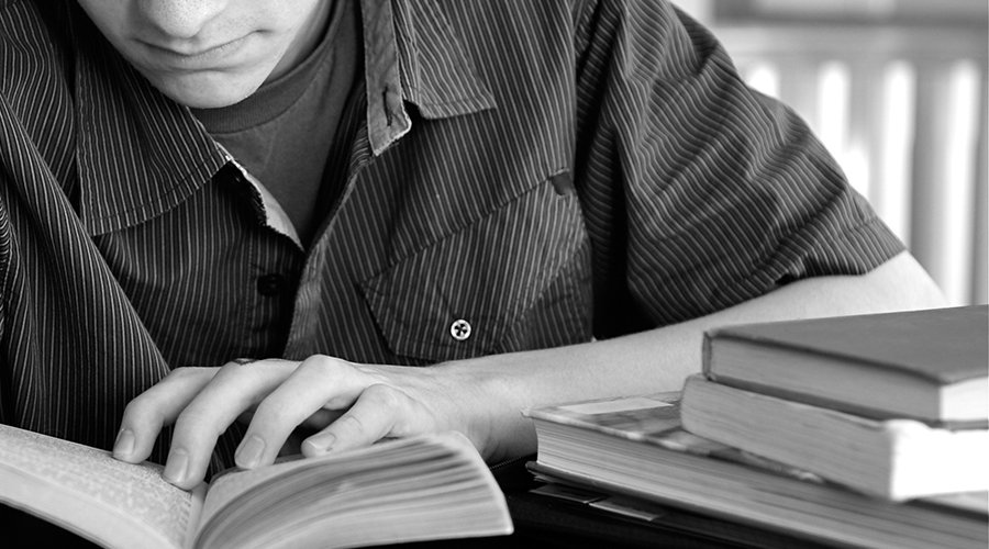 educationweek's tweet photo. "Teenagers still love to read, they just haven't been given enough permission or choice in school usually to go after the genres or content that appeals to them." @mssackstein shares a few of her favorite reads: https://t.co/DBUkgDrekt #EWopinion https://t.co/zDexn2Wnqz