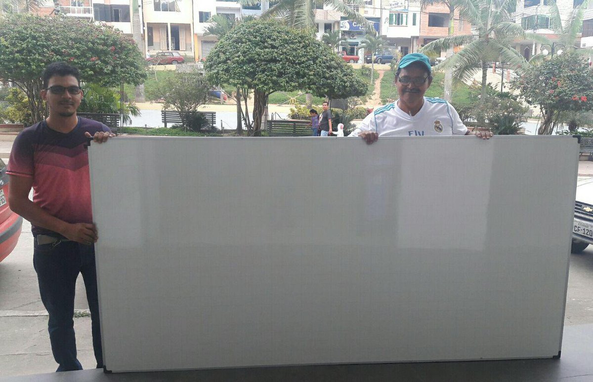 PatyJudithC's tweet photo. La escuela Miguel Moreno Ordoñez de la parroquia Bocana, recibió esta tarde por parte de la Dirección Distrital de Educación 07D04 Balsas -Marcabelí - Piñas, pizarras para su institución. https://t.co/gBOXCEwwk1