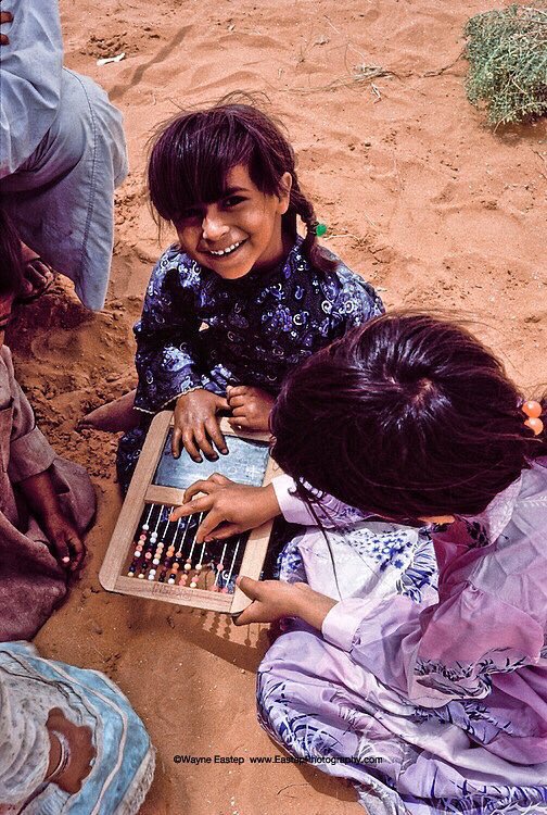 صور قديمة لزمن جميل En Twitter أطفال من قبيلة المرة في بادية الدهناء عام 1403 هـ 1983 م