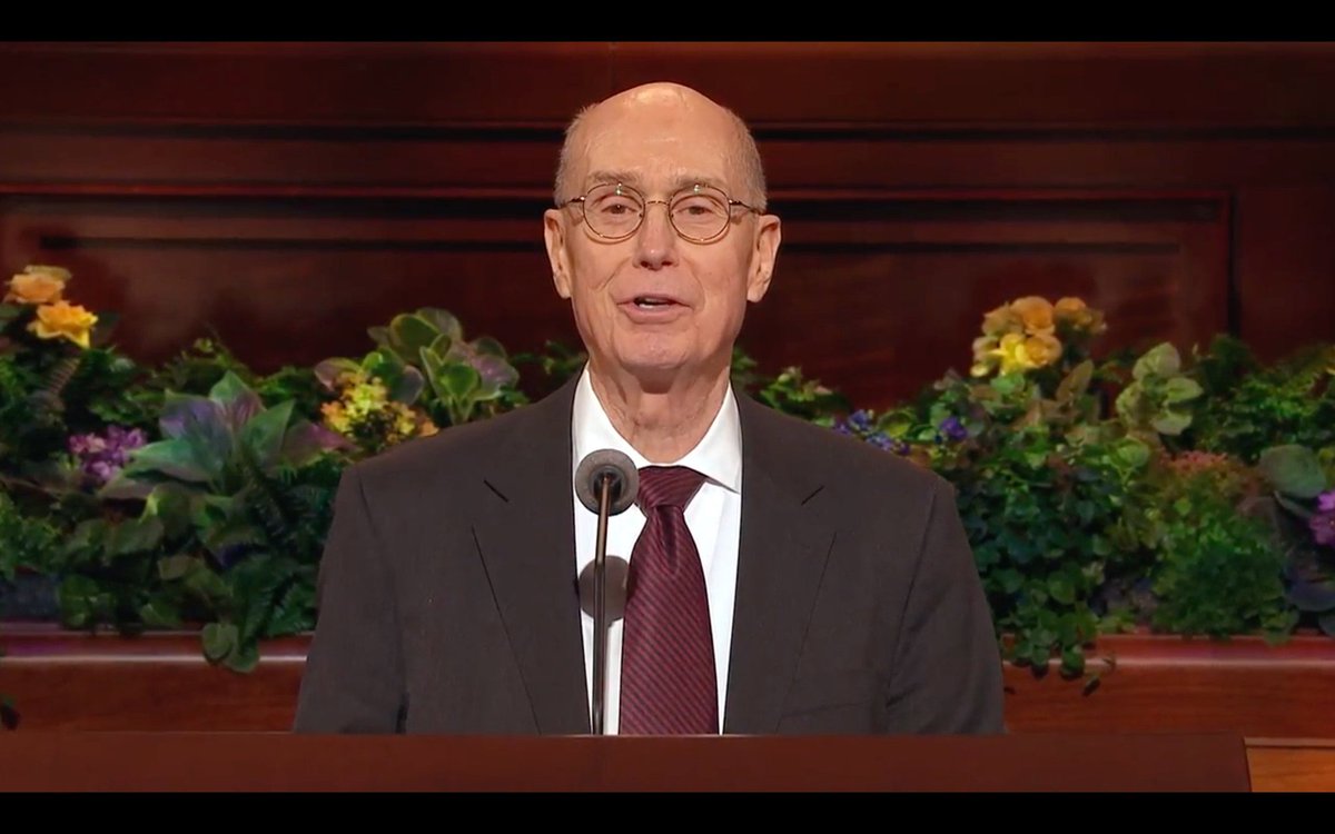 YoAmoSerMormon's tweet photo. "Mi corazón se extiende a su familia... El Presidente Monson era muy optimista y también muy valiente".  Comentó el presidente @EyringHB en el funeral del Presidente @ThomasSMonson https://t.co/bjuGZJt60a