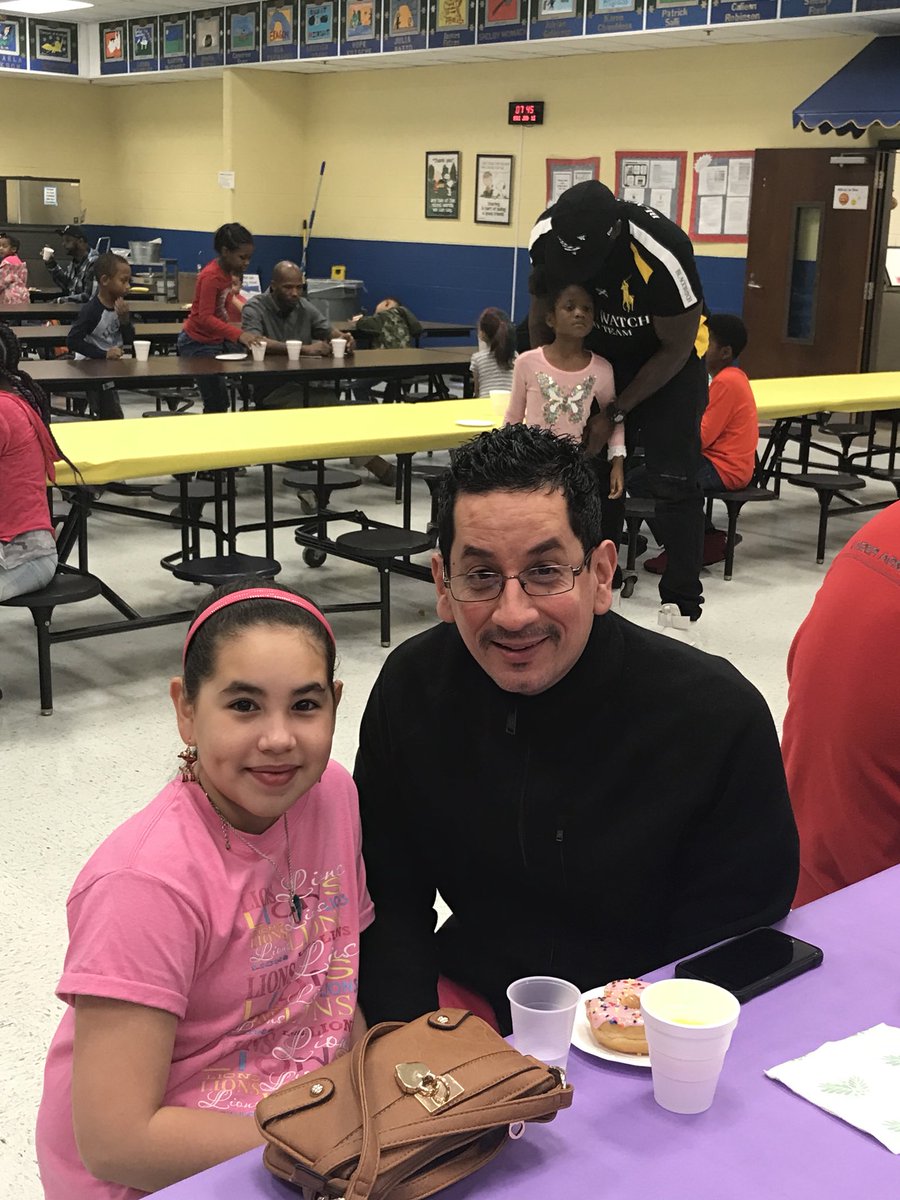 lewiselem1's tweet photo. Full house today for Watch DOGS Donuts for Dads! #CobbSuccess https://t.co/5wXrCjKutT