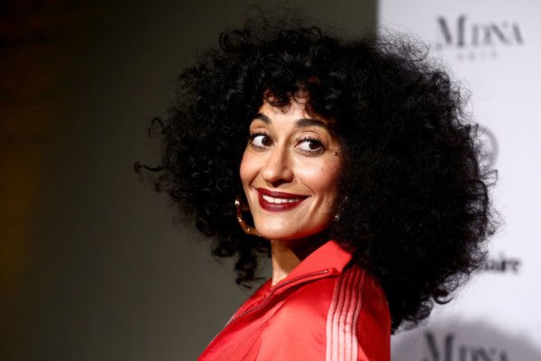 VN_artists's tweet photo. 🔥@TraceeEllisRoss is red hot on the red carpet at the @marieclaire #ImageMakerAwards !!! 🔥
Hair by - @marciahamilton 
#HamiltonHair
#VisionNationArtists https://t.co/V9wlBXXvf6