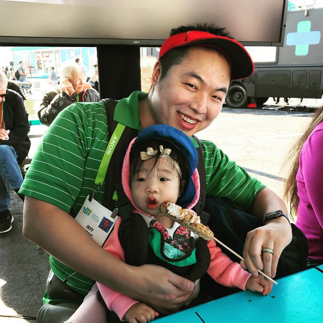 Looking for something to celebrate? How does winning some cool prizes sound? 🎊🎈🎉 All you have to do is RT this for a chance to win. #LogiTreats #CES2018 #FridayFeeling 📷: dudewithababy