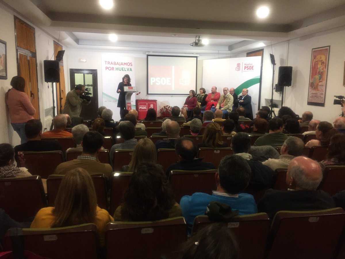 psoedehuelva's tweet photo. @_Caraballo_ @ManuelGuerra_ @JFerrera73 @jfdeloosantos @EzequielRS1974 @ManuelCumbres @rocioespinosa74 Lleno absoluto para una Agrupación que cumple 40 años de historia 
#Aracena #Huelva https://t.co/f805zGlLzS
