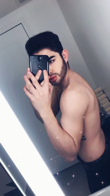 Watch Elmer.'s leaked NSFW photo on TwXstars