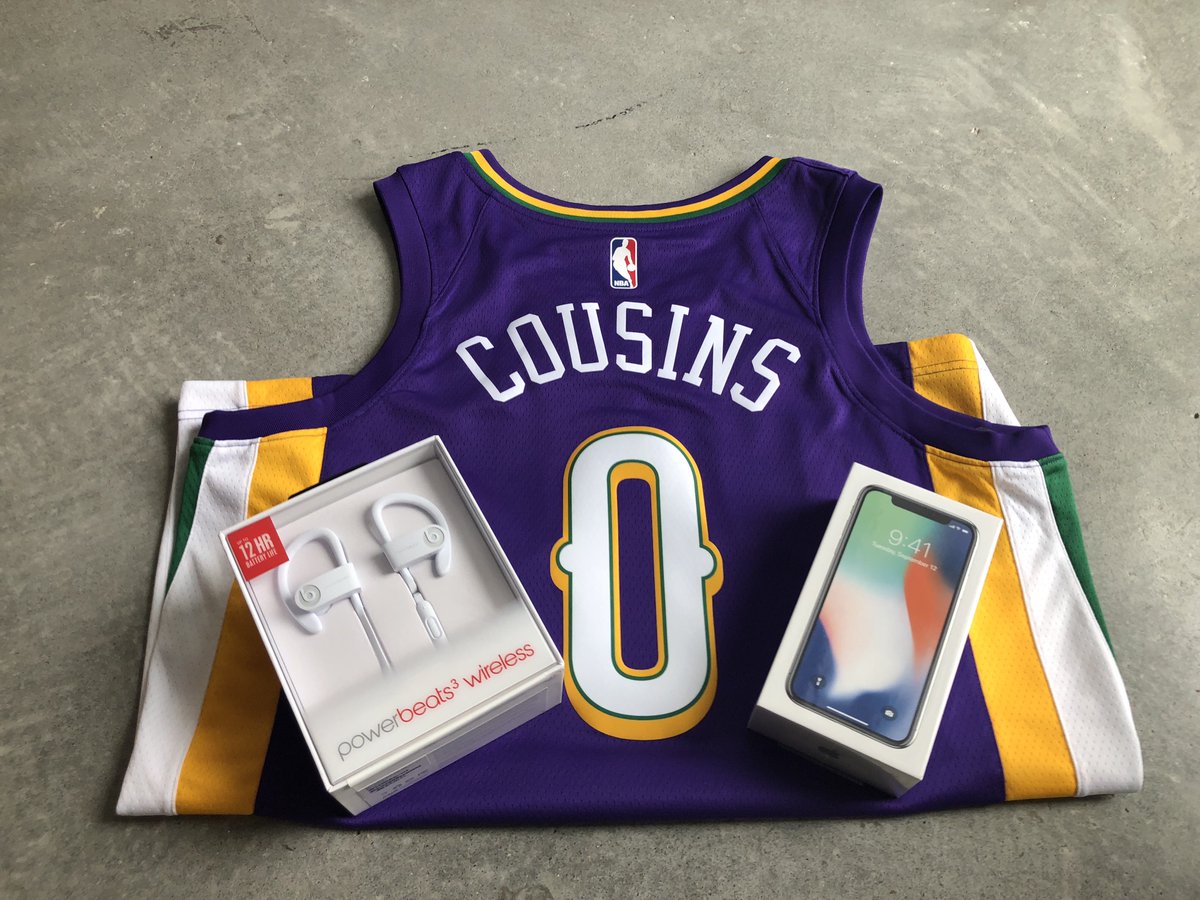BasicallyIDoWrk's tweet image. Giving away this iPhone X, Beats, and signed jersey to someone who helps vote the homie, @boogiecousins onto the starting All Star Team - Just #RT this tweet!
#NBAVote RETWEET!