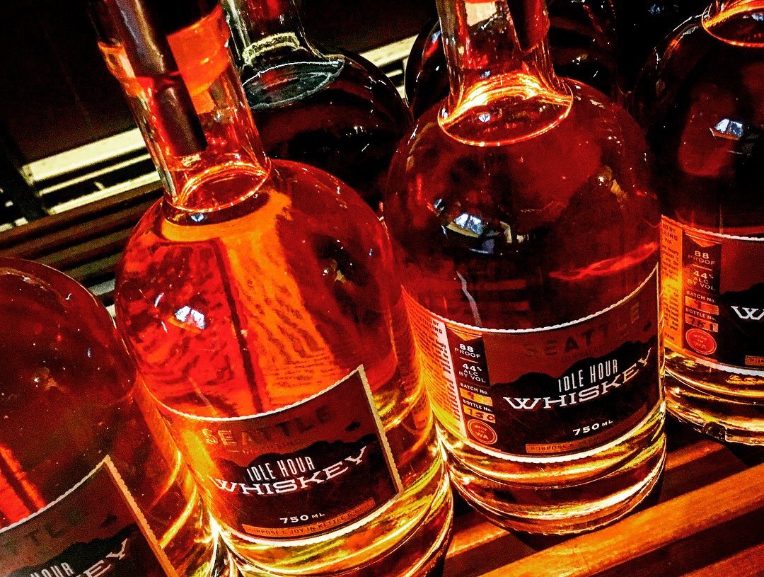 AsToldByGaby's tweet image. #fbf to trying some whiskey on #vashonisland ! @SeattleDistills