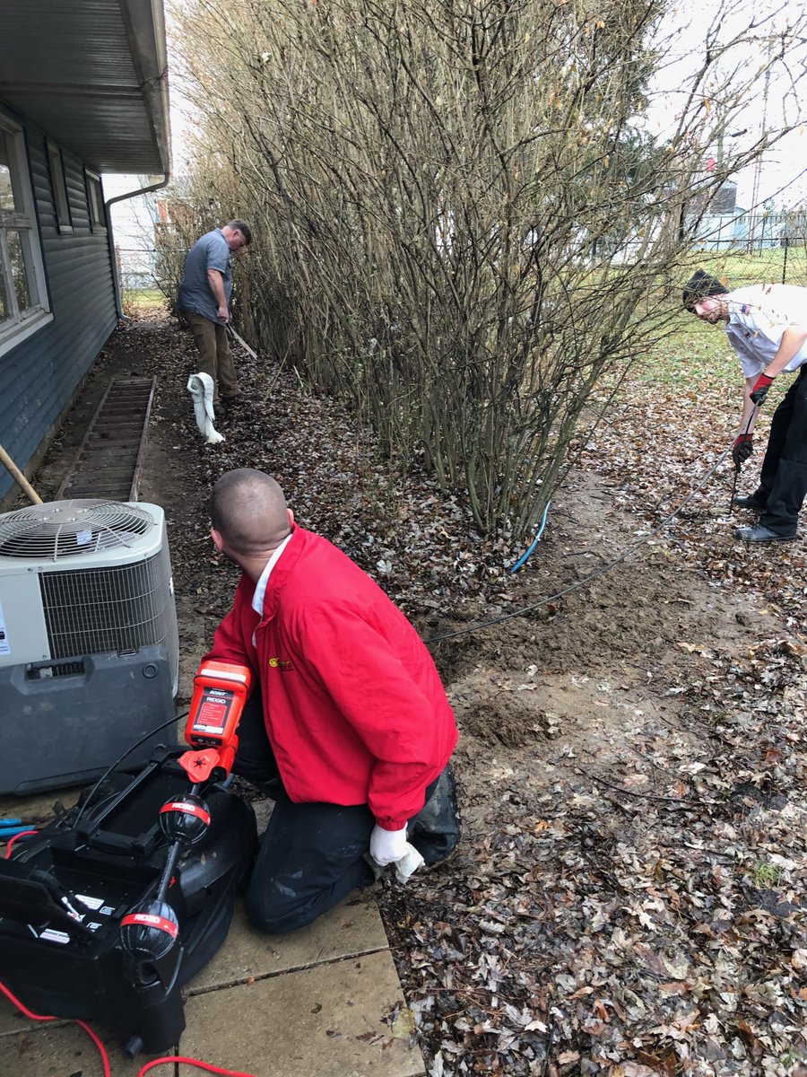proplumberjc's tweet photo. It's a team effort trying to find where a sewer line runs for this Greenwood homeowner!  #sewerlocate https://t.co/WQXtO9wphz