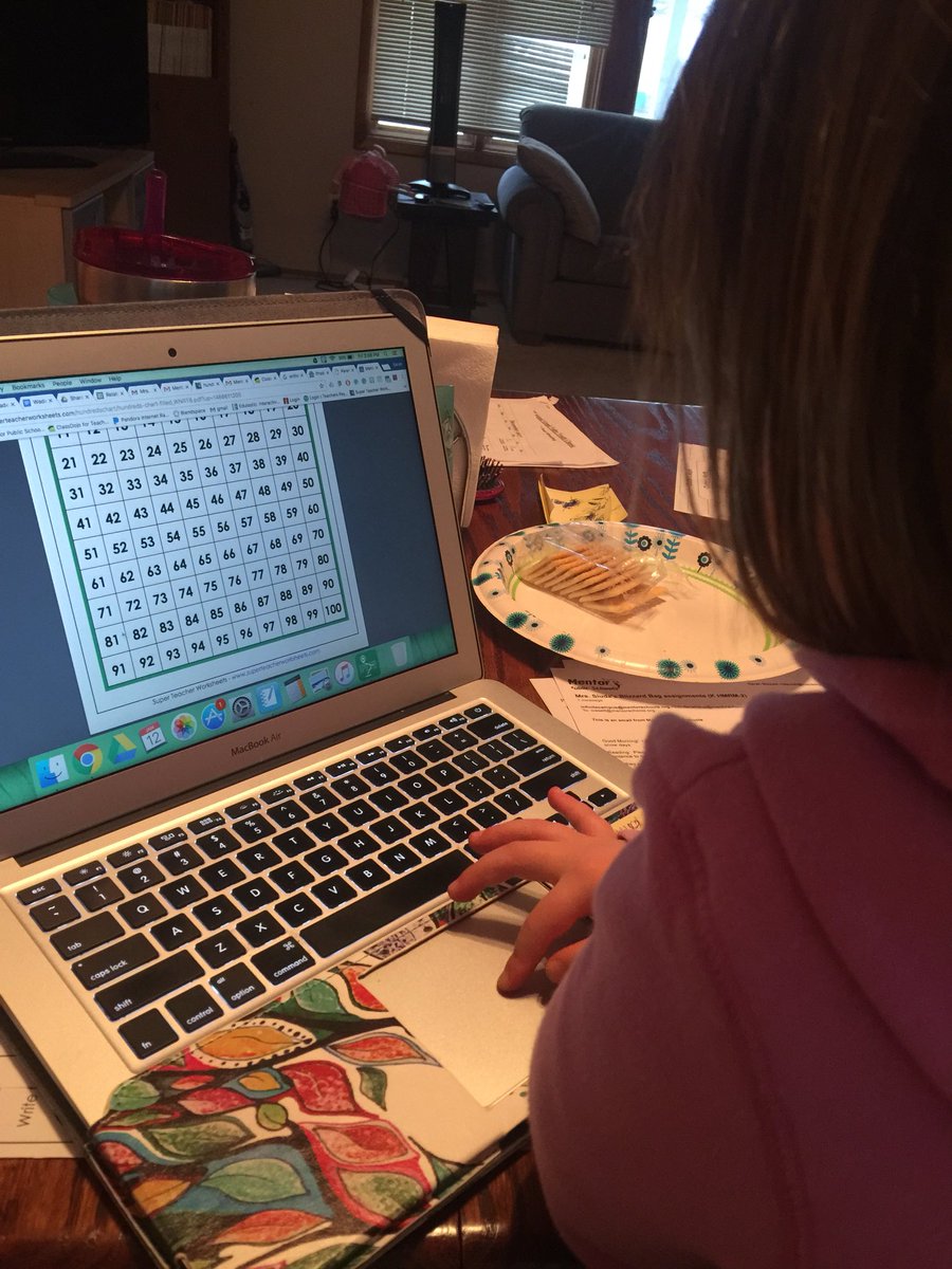 BissettSarah's tweet photo. Working on writing and counting. #snowdaywork @MrsBurger1 @suzi_siuda @FairfaxPearn #teamfairfax #onceacard https://t.co/H2spfDDxwH