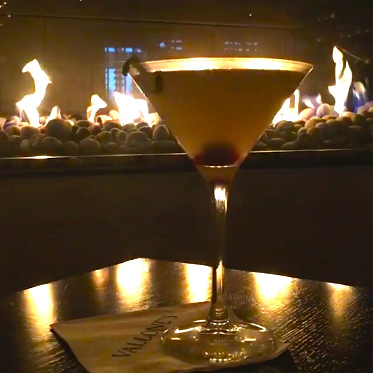 Escape from the cold in our comfy leather couches next to our fireplace! Join us for $5 drinks and $5 bites during happy hour in the Bar &amp; Bistro from 4:30-6:30 pm. bit.ly/2wg8xb3