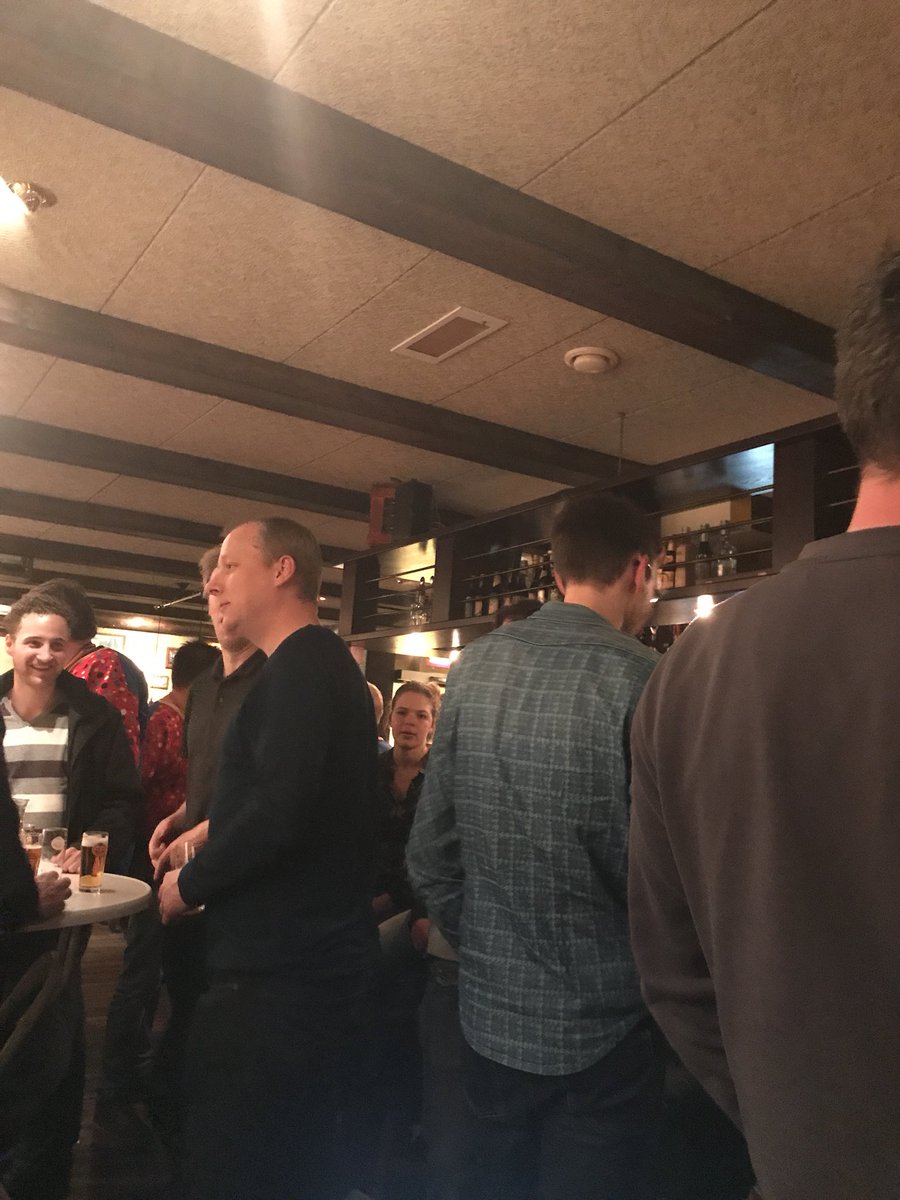 Gezellig druk op de kaartverkoop bij de Roskam !! #puupenkoppen