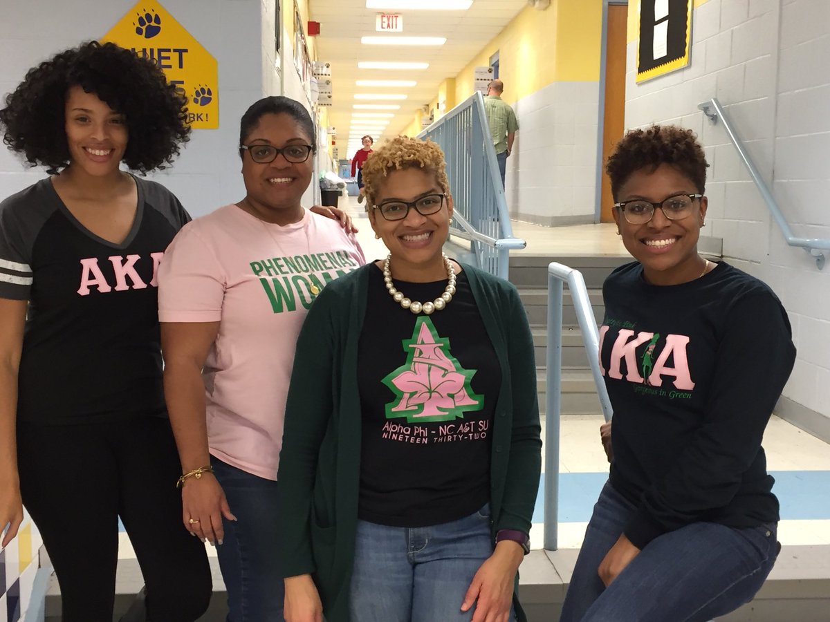 schristined's tweet image. AKA 💚💗💚 @ Joyner Elementary #sorors #j15 #akaeducators