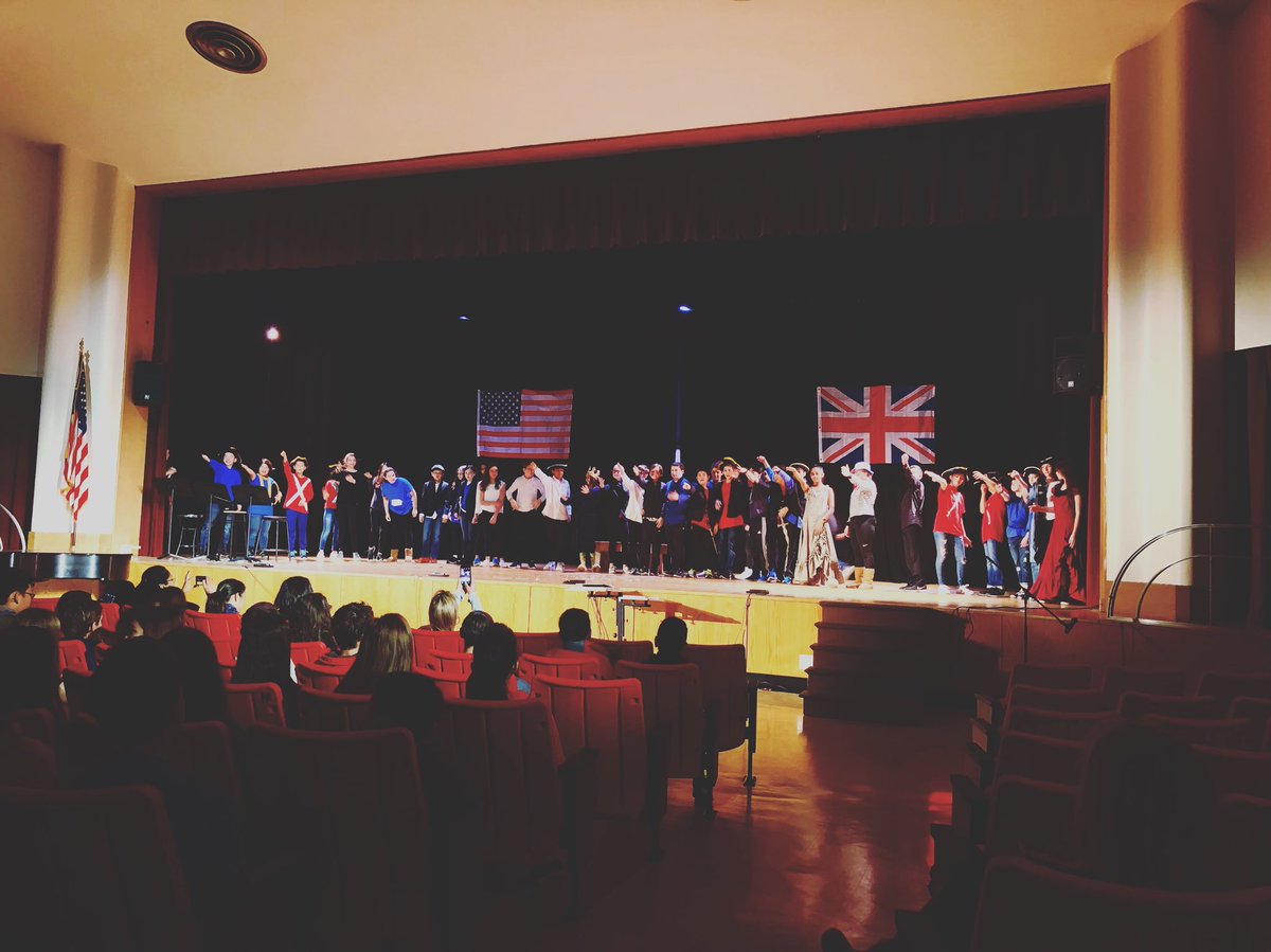 fountain7sms's tweet photo. The American Revolution in 40 Minutes (or less)! HUZZAH to all- cast, crew, and teachers! #fountain7pride #scarsdalemspride #scarsdalepride https://t.co/xAhHLZi8FZ
