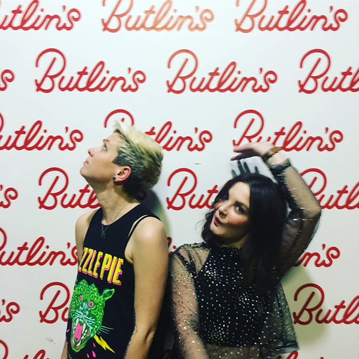 yumhoneyblood's tweet photo. Have a gid weekend @rockaway_fest 🙌✨🎉 https://t.co/z3IluYIvPI