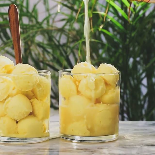 Friyay Pineapple Coconut Nicecream Kombucha Floats 🍍🍨🤤 made with the refreshing @kevitadrinks Pineapple Peach Master Brew Kombucha. Makes for the perfect boosted treat with family and friends!
✓ The Recipe
For the pineapple nicecream:⠀
I blended:
1 can of whole coconut m…