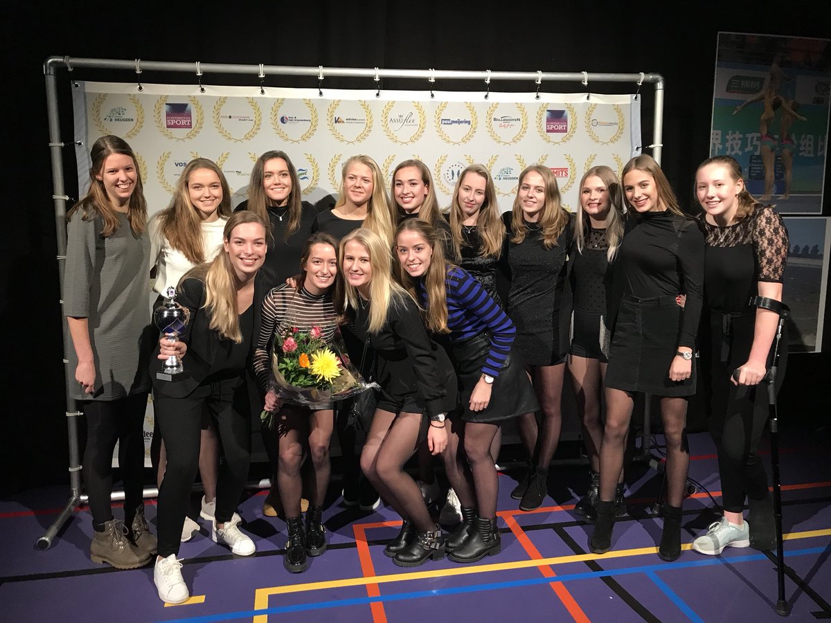 Voltena_NL's tweet image. Yes!!! IMS Voltena dames 1 is sportploeg van het jaar bij de senioren! #powerhousesportawards @nevobo