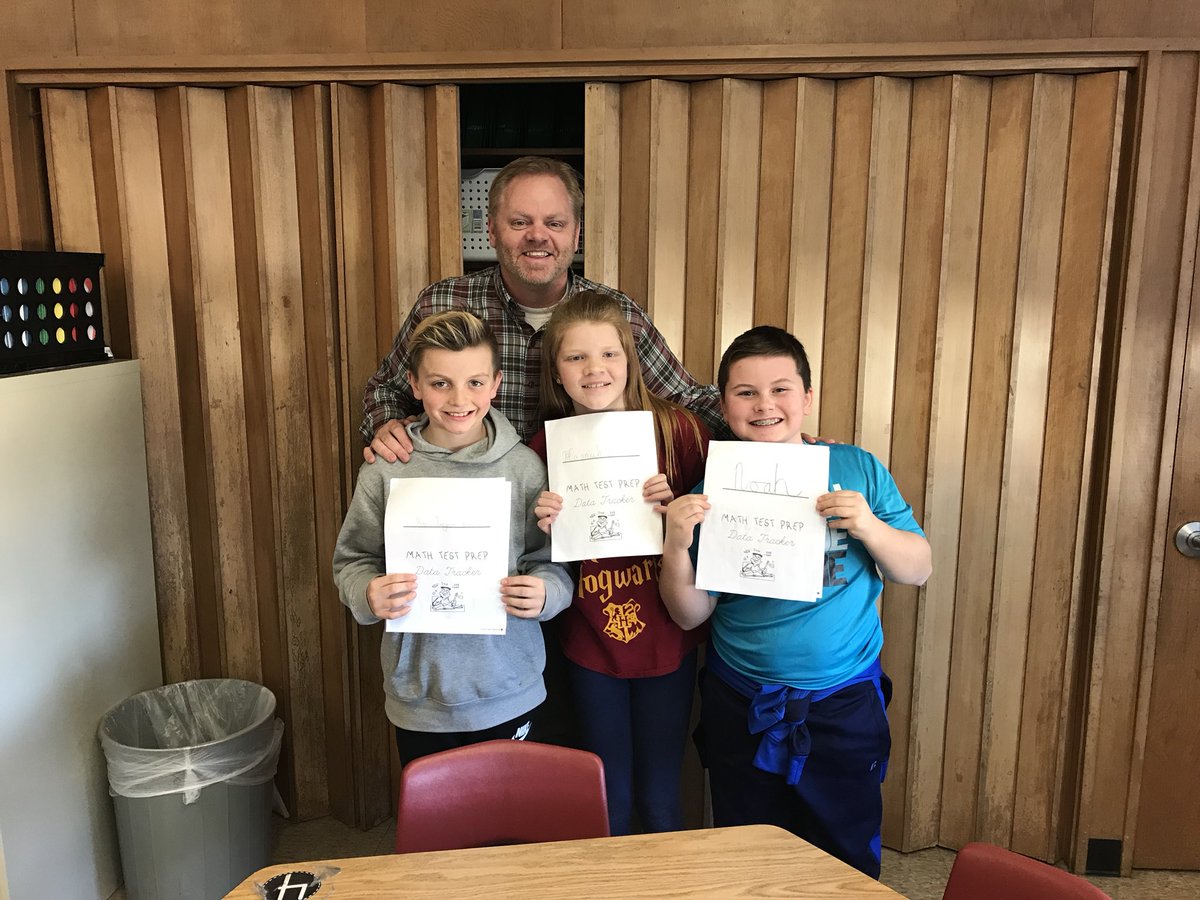 sps_disney's tweet photo. Dr. Anderson is a natural at connecting with kids, including talking with them about their goals &amp; data. His school visits keep him in touch, &amp; it’s obvious what  guides his decision making. @officialSPS https://t.co/Pymq7wow2b