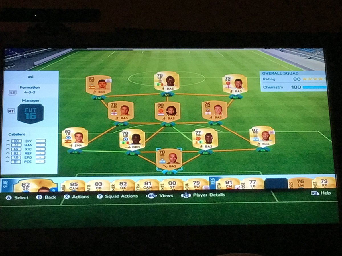 Snipefifa_Playa's tweet photo. Who can I buy under 10,000 to make this team better? https://t.co/QqvJGvXxXE