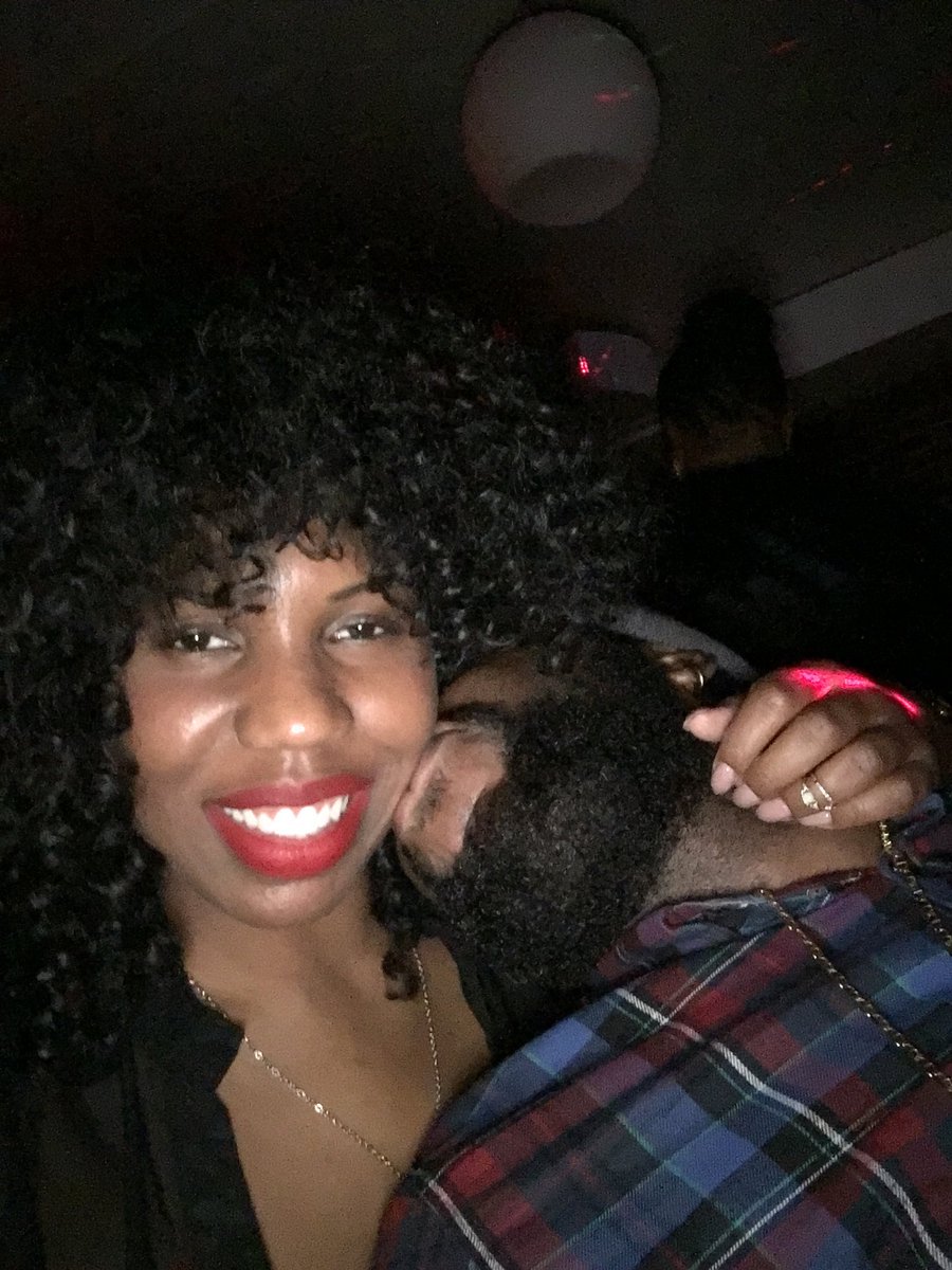 krownmekingllc's tweet photo. Metric. #baenight (this is probably the only pic where you can see how red my face got when he was around.) he literally made me blush π³ https://t.co/T9vEOlzEgb