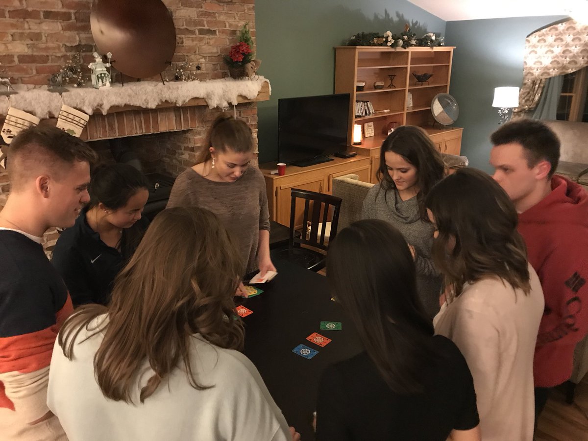 HopeCongress's tweet photo. Congress had a great night planning for this semester while having a little fun! #retreat https://t.co/owkDdfzM4d