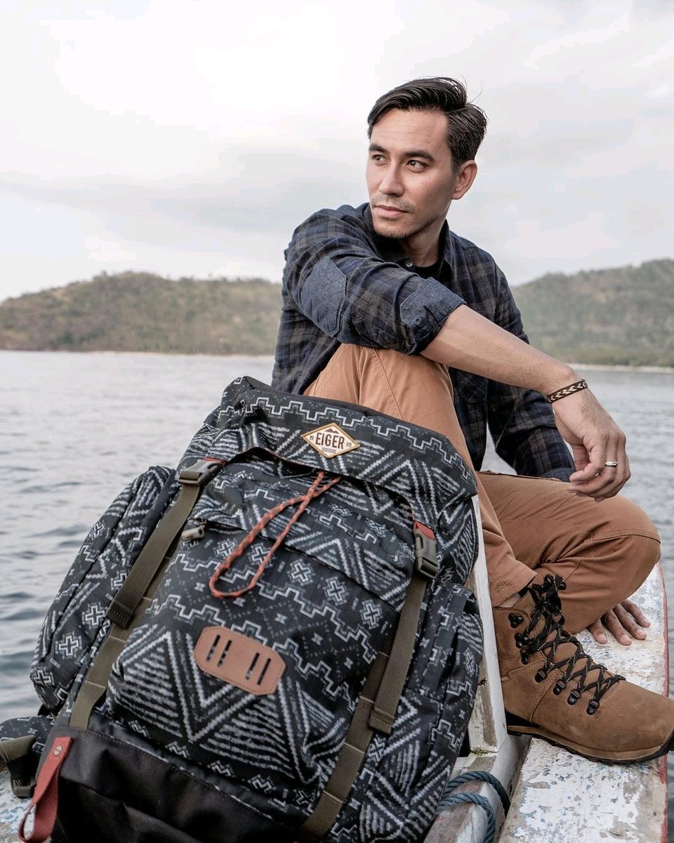 eigeradventure's tweet photo. No matter how you feel, get up, dress up, show up, and never give up. Let's enjoy the weekend, Eigerian.
.
#EigerAdventure #EigerTropicalAdventure #EigerGreetings #EigerLifestyle #Eiger1989 #EigerAuthentic #EnjoyLifeWithoutARoof #YourTropicalDiscovery https://t.co/WtSVLEhwyg