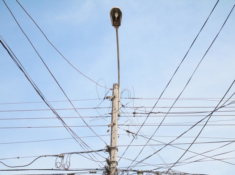 PrensaCalama's tweet photo. ¿Qué pasó con el proyecto de recambio de luminarias LED en #Calama? Desde la Seremi de Energía se anunció con bombos y platillos que alcanzaría toda la ciudad y hoy venís que sólo fue para unas calles. https://t.co/BqzTGk3t5q