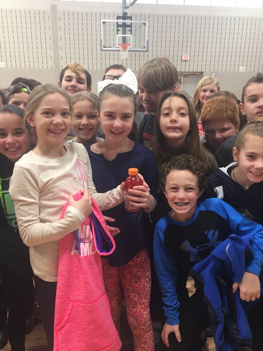 Hallowellness's tweet photo. Congrats to Peyton on her Gatorade Award!! https://t.co/DBHe03fEeh