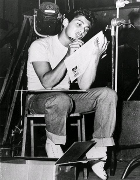 _BringMeOMAM's tweet photo. Can I please time travel to the 1950's and marry Paul Anka 💓
#paulanka https://t.co/CtgQAtwnqg