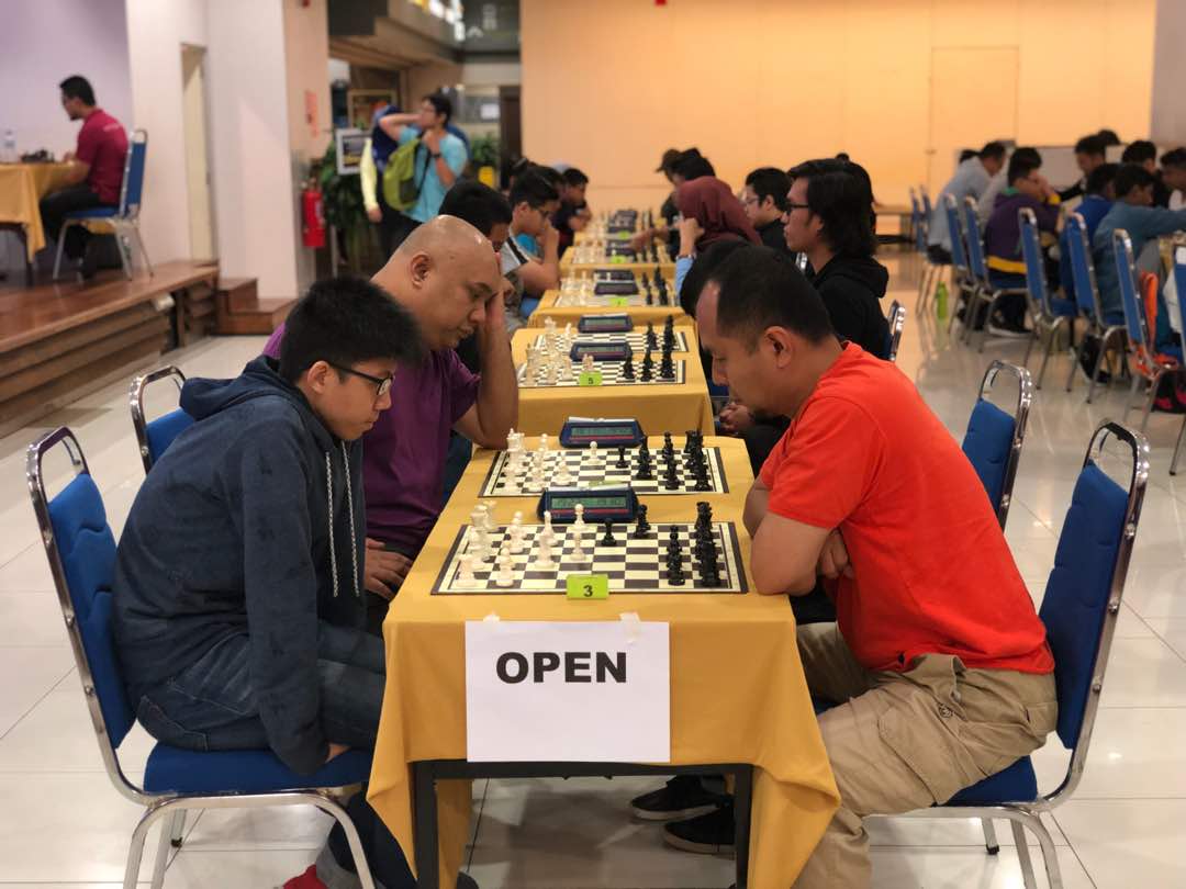 MydinMalaysia's tweet photo. Sedang berlansung 'Kejohanan Catur Jelajah Mydin Malaysia' di MYDIN USJ, Subang Jaya. ๐
#seronoknyahujungminggudimydin #chess #catur #USJ #subangjay
#MYDIN https://t.co/hjqPrxSMO8