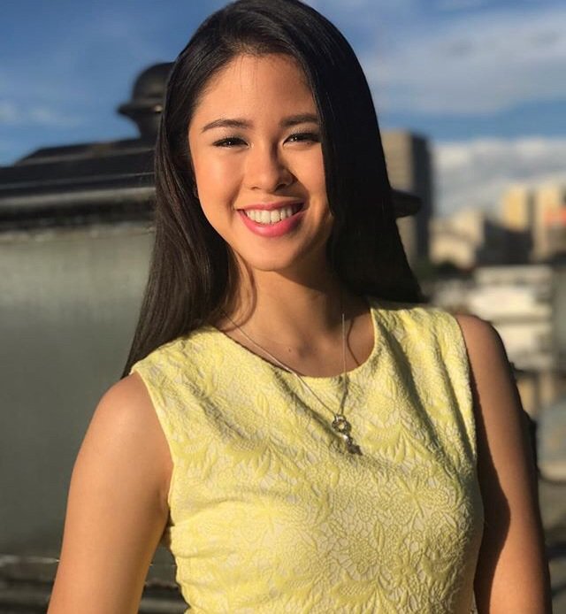theaussiepino's tweet photo. Ganda Babae. @delavinkisses Oh! Beauty Queen talaga ang aura. @tonythesharky tingnan mo Oh! 

#MakingMegaWithKisses https://t.co/f0XaAHVpUc