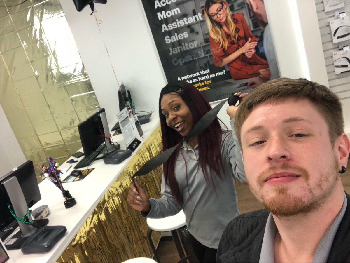 GhentSprint's tweet photo. Getting ready for our Sprint Says Thanks event tomorrow hope everyone is pumped! #SSTDMV #GHENT #SPRINT #iPhoneX #iPhone8 #norfolk #note8 #freephones #SwitchtoSprint https://t.co/Df6apYeeOm