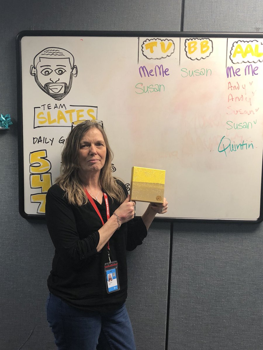 RafaelASlates's tweet photo. Susan gets on the board and earns a painting from John! #unitedslatesofamerica @JohnWilliamsWin @ATTRantoulMCSC https://t.co/YBQfBQ4q33