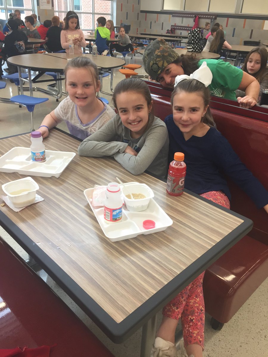 Hallowellness's tweet photo. Peyton enjoying her Gatorade with friends. https://t.co/DOGwgJuxYf