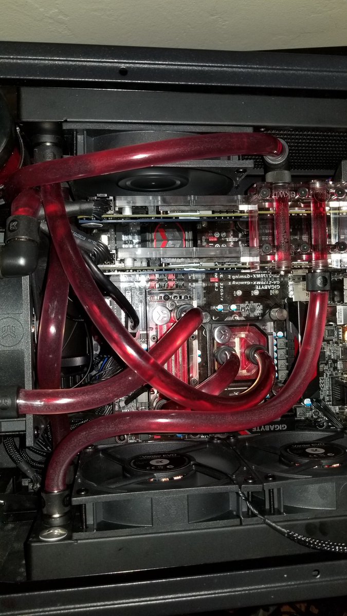 skazpro11's tweet photo. Finally finished my first watercooled pc #ewkb https://t.co/4HP3p0ymtY