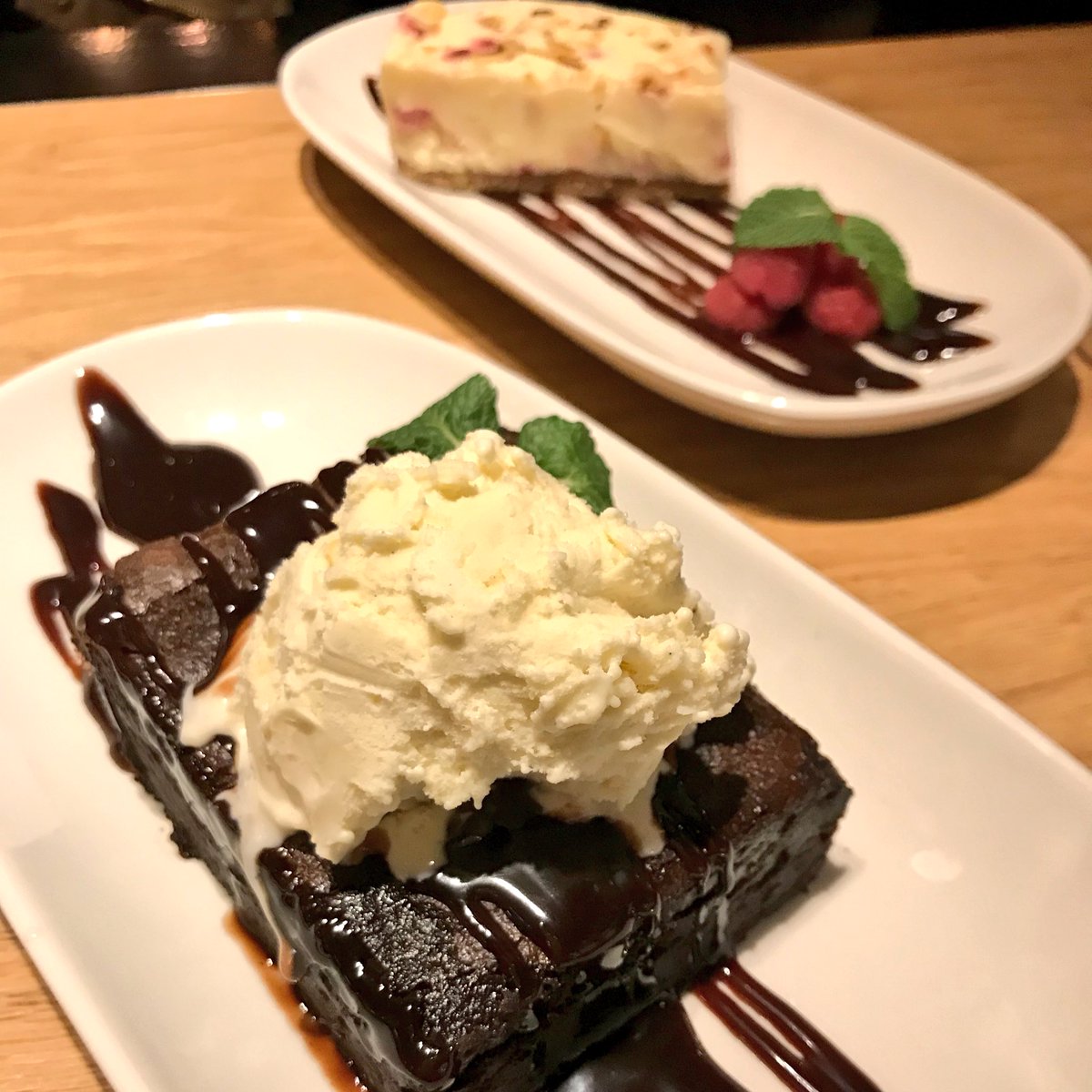 SUA_online's tweet photo. Super dinner and evening out at @allbarone in Stratford-upon-Avon 🥂 Beautiful steaks, delicious puds and lovely bubbly 🍾 https://t.co/6ZgnDVevaE