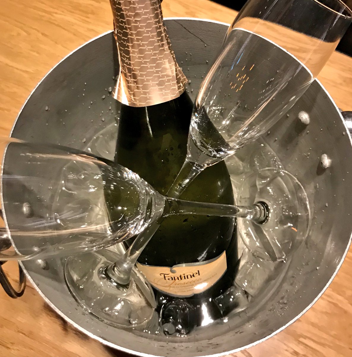 SUA_online's tweet photo. Super dinner and evening out at @allbarone in Stratford-upon-Avon 🥂 Beautiful steaks, delicious puds and lovely bubbly 🍾 https://t.co/6ZgnDVevaE