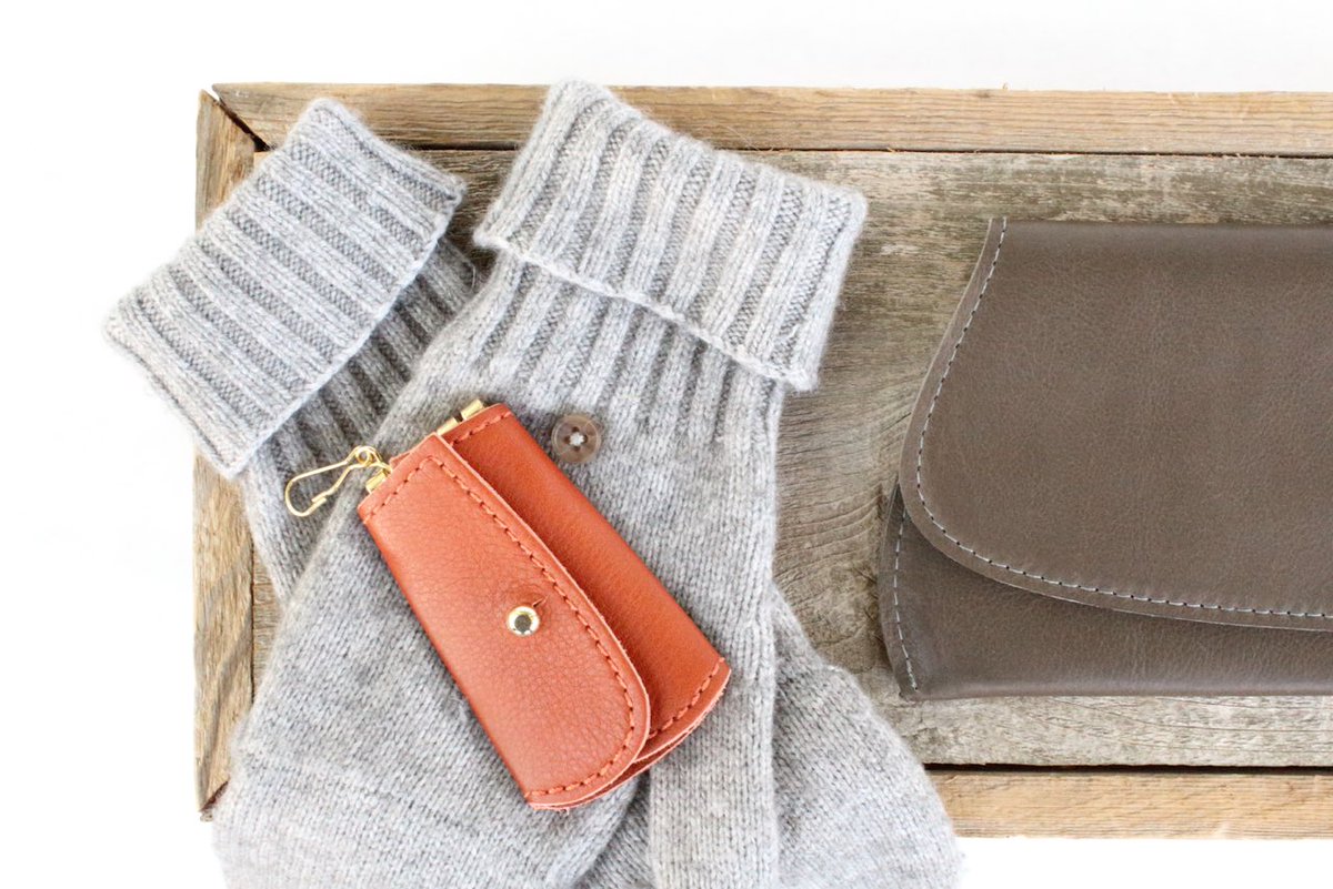 opalrhelm's tweet photo. Add a pop of color to your wintry, monochromatic wardrobe for a little oomph.💥#smokeandfire #opalrhelm #georgekeycase #winterwardrobe https://t.co/aHxRQ1vgSg