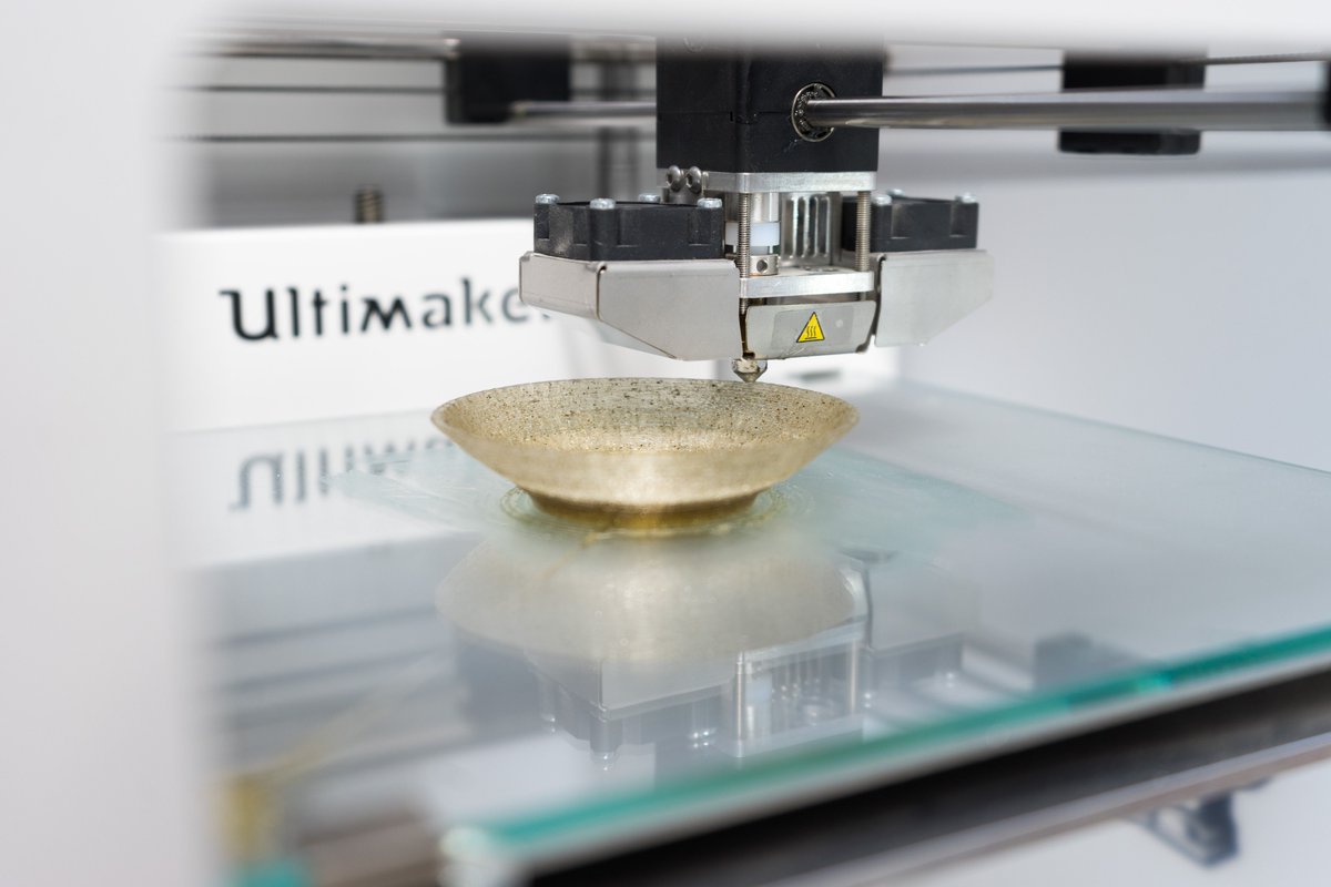 EcoDesignerHome's tweet photo. Reproducing historical glassware with 3D printed algae • Materia https://t.co/HiH8oFer3o #ecomaterial #ecomat #interiordesign #intdesign #eco https://t.co/U4vjM2e03V